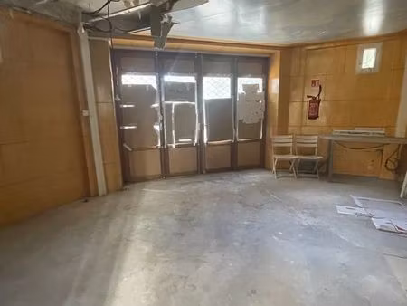 local commercial  23 m²  rdc sur rue  à rénover