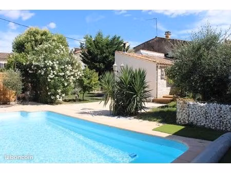maison de charme lumineuse avec jardin et piscine