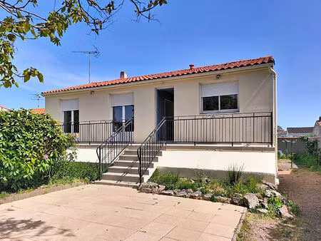 maison le poire sur vie 7 pièce(s) 102 m2  3 chambres 1 bureau