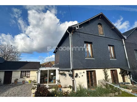 maison mitoyenne d'un côté - 104m² - 4 chambres - centre de montville - 257m² de terrain