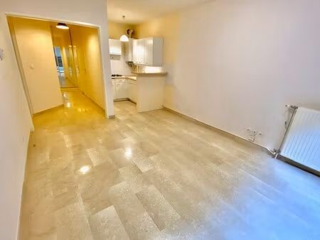 a louer - lyon 6eme - rue bossuet - t2 rdc sur cours de 45.35 m²