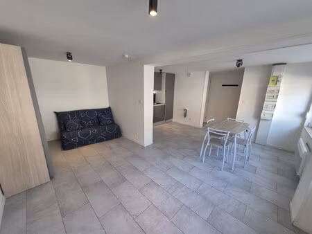 studio meublé de 28 93 m²