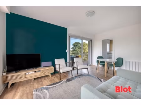 à vendre – entre plage et gare : appartement deux pièces lumineux avec terrasses à la baul