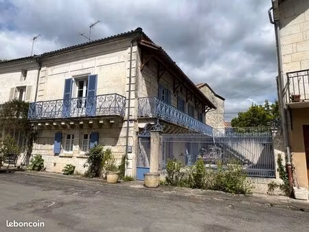 maison de caractère 230m² à brantôme vue dronne et abbaye avec cour et garage privé