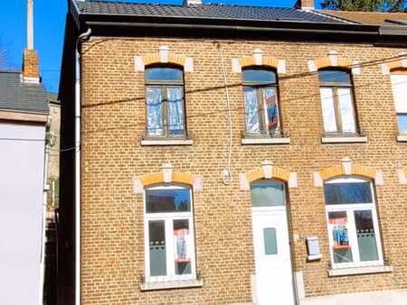 maison 3 façades  lumineuse  2 chambres  terrasse  jardinet 