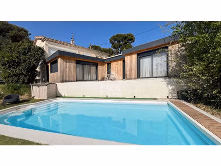 les pennes mirabeau - maison de plain pied t3+t2 de 143m2 sur parcelle avec piscine de 800