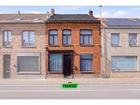 maison mitoyenne à roesbrugge à rénover