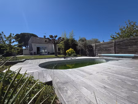 maison t6 rénové de 111m2 sur un terrain avec piscine de 439