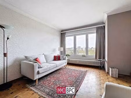 appartement lumineux de 2 chambres avec terrasse