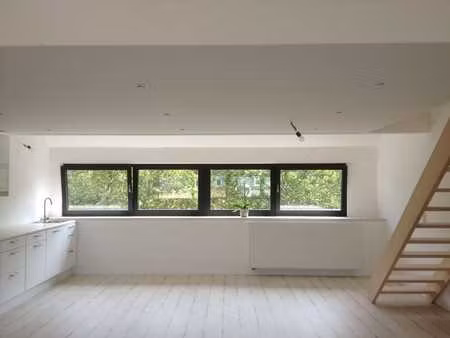 très beau triplex rénové - centre  calme  vert - peb b