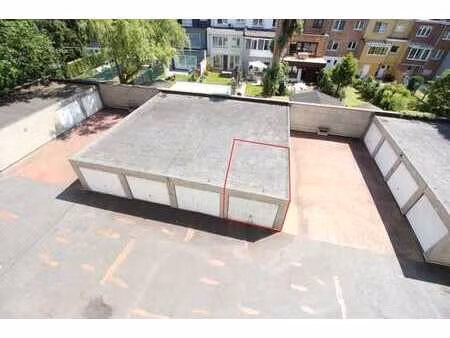 garage fermé à vendre à molenbeek-saint-jean