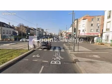 local commercial 925 m²