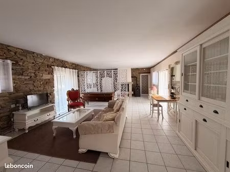 studio 1 pièce 65 m²