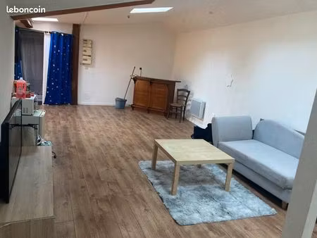 appartement t2 dans immeuble de 2 étages