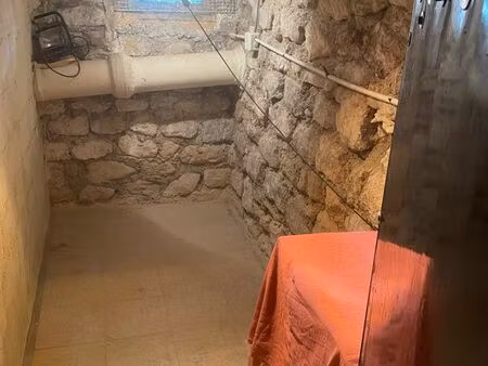 cave à 3 min ligne 14 hôpital bicêtre