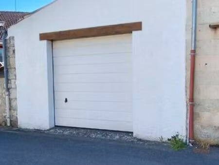 parking/box 1 pièce 37 m²