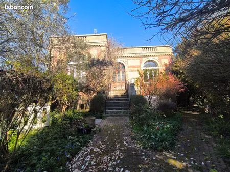 propriété 8 pièces 202 m²