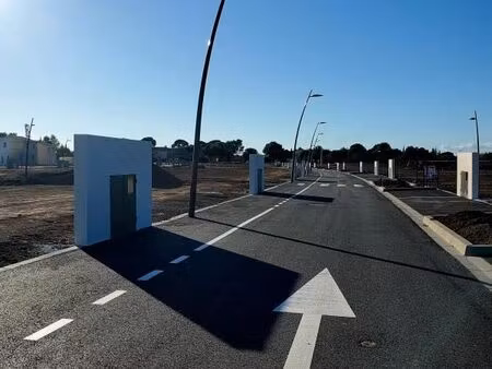 terrain 331 m² vias