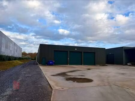 575 m² d’espace de stockage à louer à sint-truiden