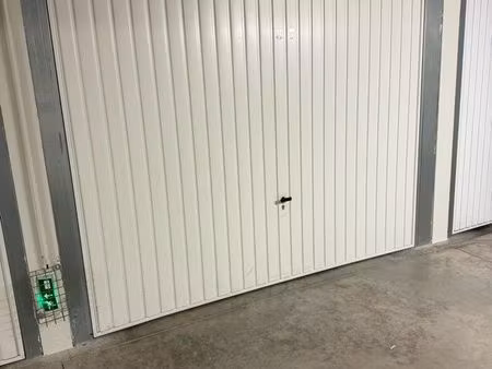 recherche box garage (corniche)