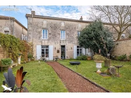 maison 9 pièces 319 m²