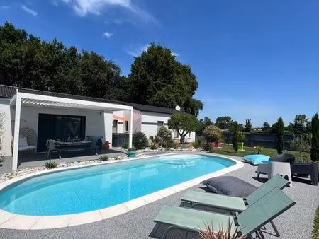 maison contemporaine de 117m² avec piscine – dpe a – terrain paysagé 980 m²