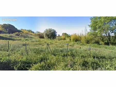 terrain 417 m² quarante