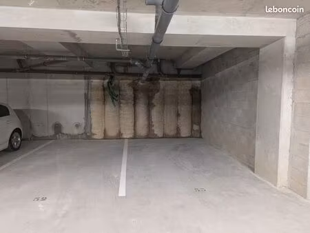 lattes place parking 12m2 en sous-sol