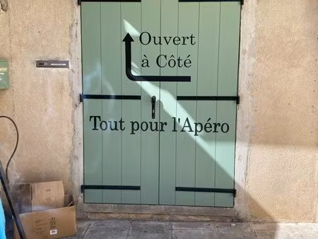 local uzes passage du marché