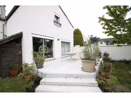 maison de 131 99 m² à bois-le-roi