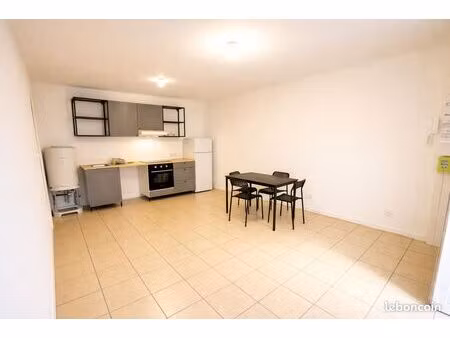 t2 meublé entièrement rénové- 34 38m2- location