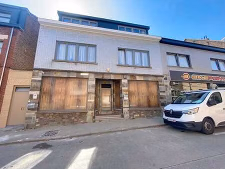 commercieel gelijkvloers 239m² met kelder