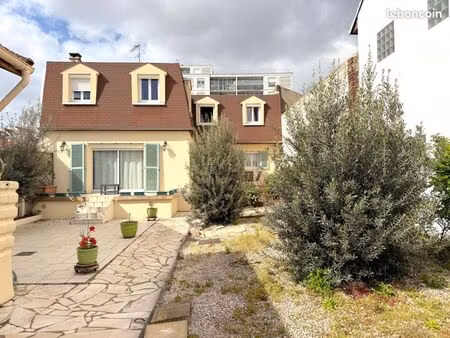 pavillon 6 pièces 140 m²