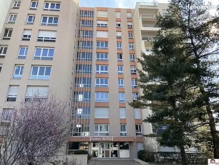 appartement 5 pièces 94 m²