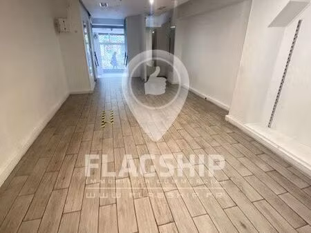 boutique 62 m² st mande