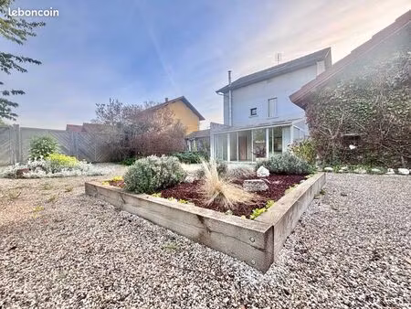 ? maison de caractère avec parc arboré aux abrets-en-dauphiné - située dans un environneme