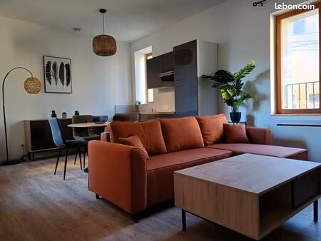 superbe t2 rénové à neuf  très lumineux  hauteur sous plafond  quartier calme