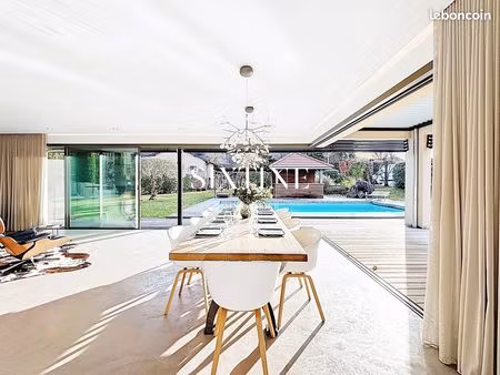 propriété 7 pièces 261 m²