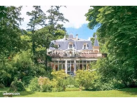 maison 20 pièces 1 700 m²