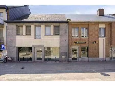 bâtiment commercial polyvalent au cœur d’oplinter