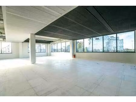 785 m² de bureaux haut de gamme près de l'e40