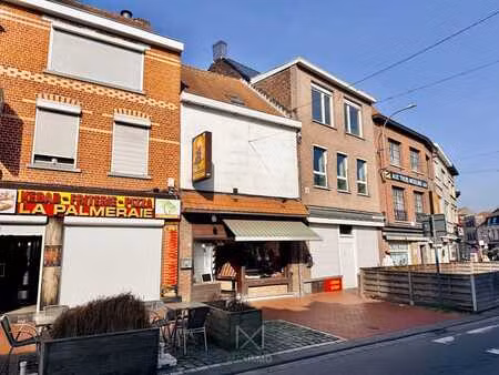 emplacement commercial idéal dans le quartier des baraque...