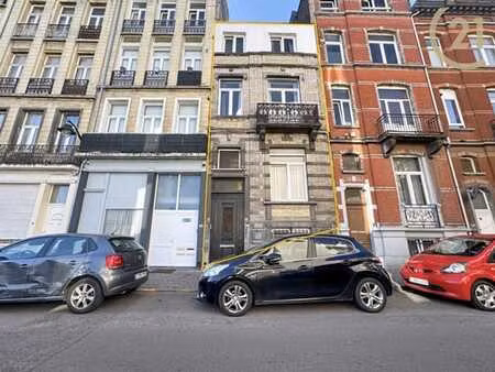 spacieuse maison avec jardin–potentiel bi-familial à vendre!