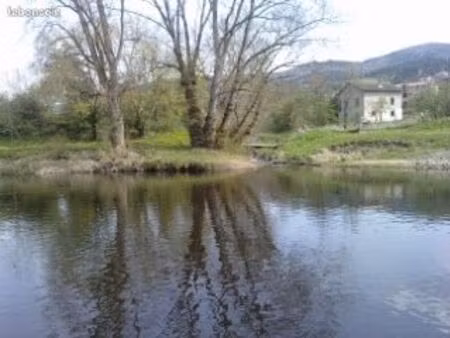 au pays de lafayette le domaine de l’hort du riou (4000m² arbres  source  ruisseau privé) 