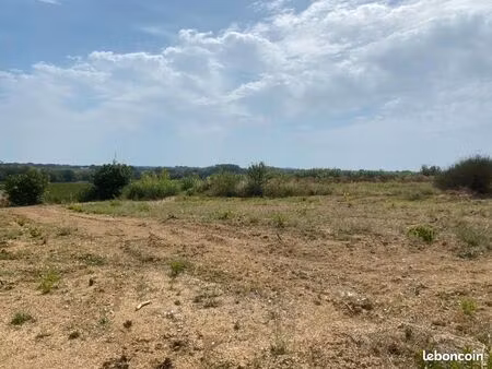 terrain 633 m² servian