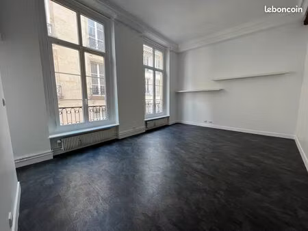 appartement deux pièces paris 1er