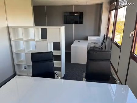 toulouse ( proche périphérique- parkings- metro)