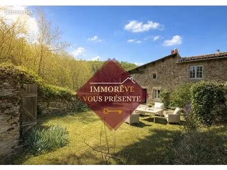 propriété 6 pièces 244 m²