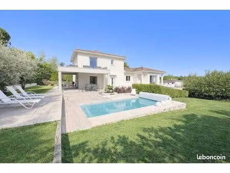 maison contemporaine avec piscine