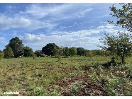 terrain 300 m² gastes